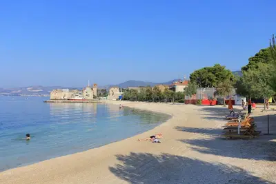 Penthouse Apartment with Sea View – 50m to Beach