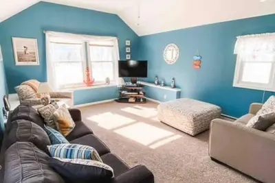 Image de 1 Block to Beach with Linens + Towels, Bbq & Ac