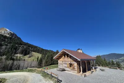 Image de Chalet d’altitude à Manigod – charme authentique & confort moderne