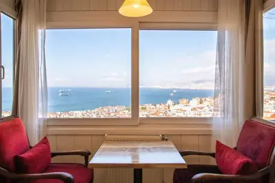 Image de Stay in a Sea View House in the City Center