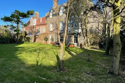 Image de Seaside gem, sea views, south facing garden, parking - Top Spot! !