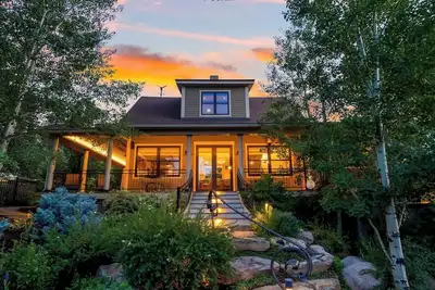 Image de Historic luxury home on the Animas River in the heart of down town Durango