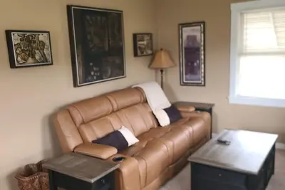 Image de Charming 2-bedroom house with WiFi and Ac in delightful Cheswick