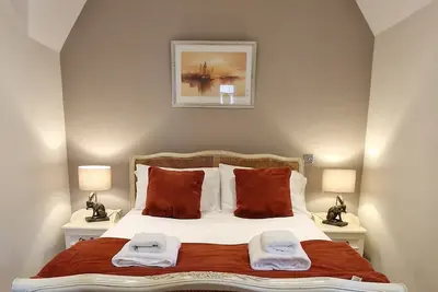 Image de The Toll House-Cottage-de Luxe-Salle de bain privée-Vue ville