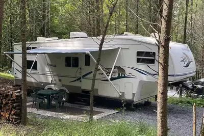 Image de Cozy Rv with Ac and WiFi in charming Roan Mountain