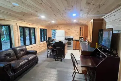 Image de Charming 1-bedroom house with WiFi, Fireplace, Wooded Walking Trails