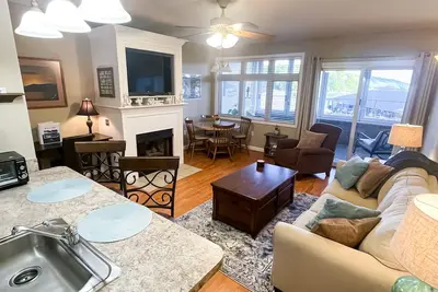 Image de Mariner's Nook, - Charming Lakefront condo in Mariner's Landing Resort at Sml