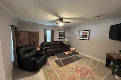 Image de Charming 2-bedroom bungalow with WiFi and Ac in brilliant Stillwater