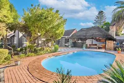 Charming 2-bedroom cottage in tranquil Randburg with WiFi