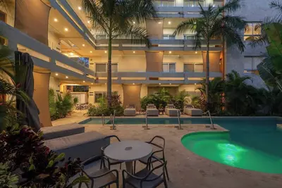 Image de Private condo ideal for group/family, 12 people