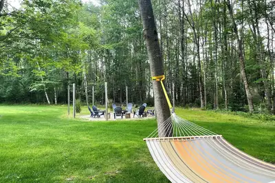 Image de The Bunk House Kbk. 3 min to beach- sleeps 9. Oversize fire pit. Family vibes.