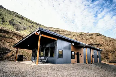 Image de Experience the mountains in modern luxury with views of the Salmon River