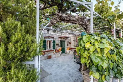 Image de Charming 400 years Old Stone House with garden\nBBQ, WiFi, Ac, Pet frendly, Park Free