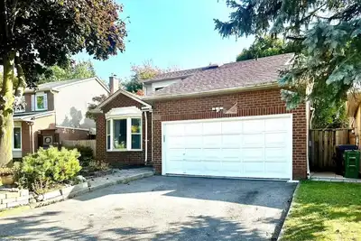 Image de Spacious （238 sq meters）5-bedroom villa in fabulous Toronto with free parking