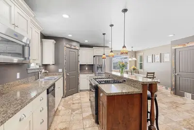 Image de Large house with lots of space. Just minutes away from national forest.