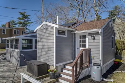 Image de Cottage on the Lake with Ac, WiFi, parking - Long term rental, pets Ok