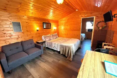 Image de Cowboy Cabin #1 on a working ranch, near Crater Lake with WiFi, Ac