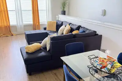 Image de Charming 2-bedroom townhome in fabulous Houston w/ Dino-Themed Bedroom