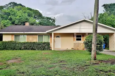 Image de Charming house with beach Life just around the corner in delightful Bradenton. . .