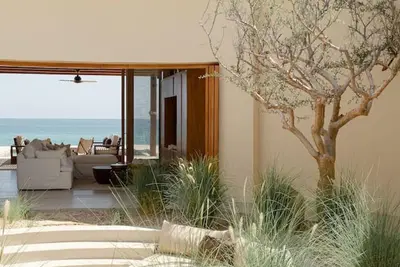 Image de Incredible beachfront home