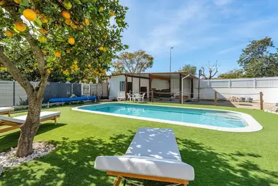 Image de Apt T3 Luminoso c/Piscina Ferreiras by LovelyStay