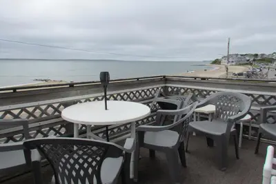 Image de Fhilt: Falmouth Heights Beach Waterfront Apartment, 2nd floor deck