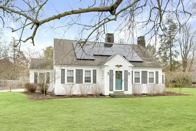 Image de In the heart of Centerville Village-Sleeps 9, Beach Pass included and Ac