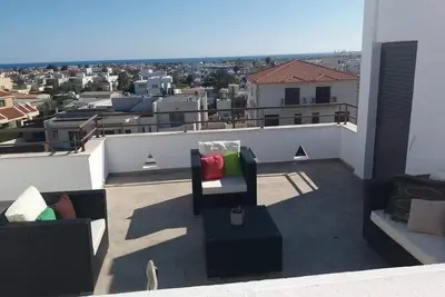 Image de Oroklini : Two bedrooms apartment with private Roofgarden sea view.