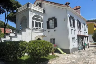 Image de Elegant and Convenient Sintra Living for Families, Students & Professionals