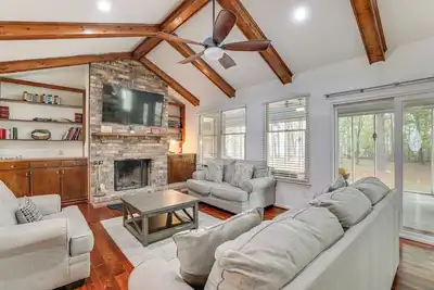 Image de Private Dock + Pool Table: Lake Marion Getaway