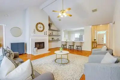 Image de Private Yard + Gazebo: Quiet Houston Home