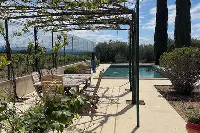 Image de Maison climatisée entre vignes et oliviers : 4 chambres et piscine privée