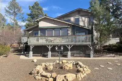 Image de Sophisticated Golf Course Retreat in the cool North Woods