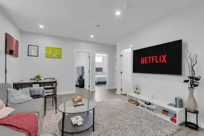 Image de Pivate Family Friendly 2-Bedroom Suite near South Health Campus in Calgary