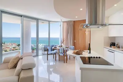 Image de Luxury Sea View Apartment with Rooftop Pool near Mackenzie Beach