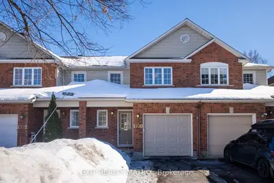 Image de Spacious & Comfortable newly renovated Modern townhouse. Walking distance to Lrt