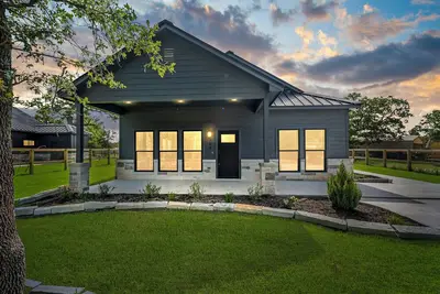 Image de Roo's Hideaway, New Luxury 3br/2ba Close to Round Top, Lake Somerville & A&M!