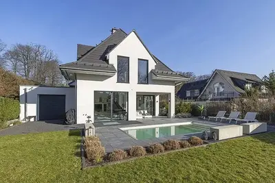 Image de The Golden Home - A retreat full of warmth and style