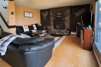 Image de Cozy mountain condo w/ fireplace, dog-friendly, firepit, Bbq, deck, yard, w/d