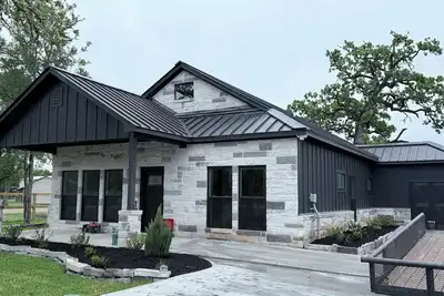 Image de The Lazy Joey, Stylish New 3/2 Near Round Top, Lake Somerville & Aggie Game Day!