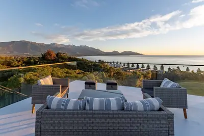 Image de Sleek | Elevated Views | Hidden - Kk43103