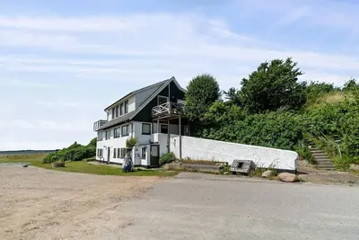 Image de Superbe maison de 2 chambres à Øster.