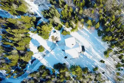 Image de Huntsville luxury forest retreat, secluded 4b home with swimspa pool and hot tub