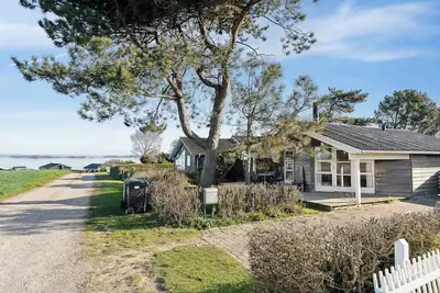 Image de Hyggeligt sommerhus med havudsigt