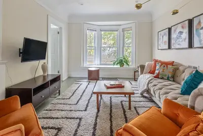 Image de Comfortable 6-Bedroom Retreat Minutes to Downtown