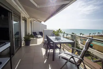 Image de Penthouse avec vue sur la mer, 2 chambres et 2 salles de bain, avec air conditionné, parking privé, Wifi