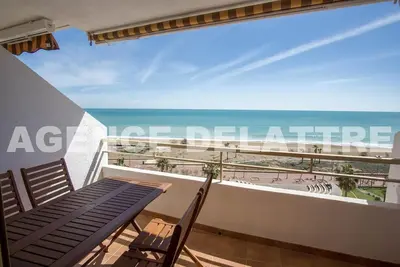 Image de Appartement face mer dans une résidence avec un garage privé, 1 chambre, piscine, ascenseur, Tv Française, Wifi.