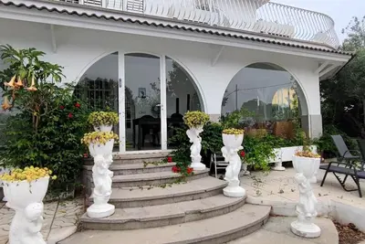 Image de 8010 Casa Montclar situé dans un environnement calme, à proximité de la Citadelle, de la plage, du centre du village, des restaurants, des activités nautiques, des randonnées. . .