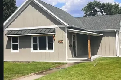 Image de Cherry Street Cottage is a nice 2-bedroom house in Valentine that has it all.