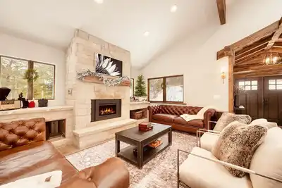 Image de Brooky Bear Lodge - Chef's kitchen + Large deck